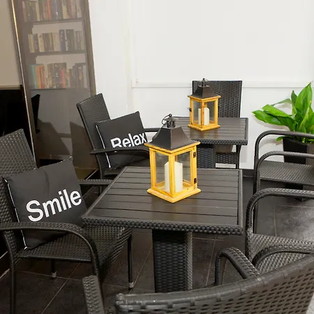 بيت شباب Casthotels Tierramar *